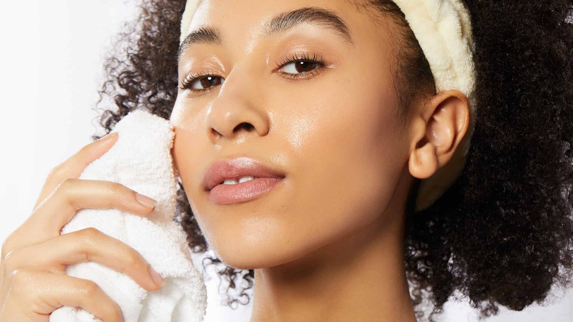 Is It Better to Wash Your Face With Hot or Cold Water? – Just The Strip