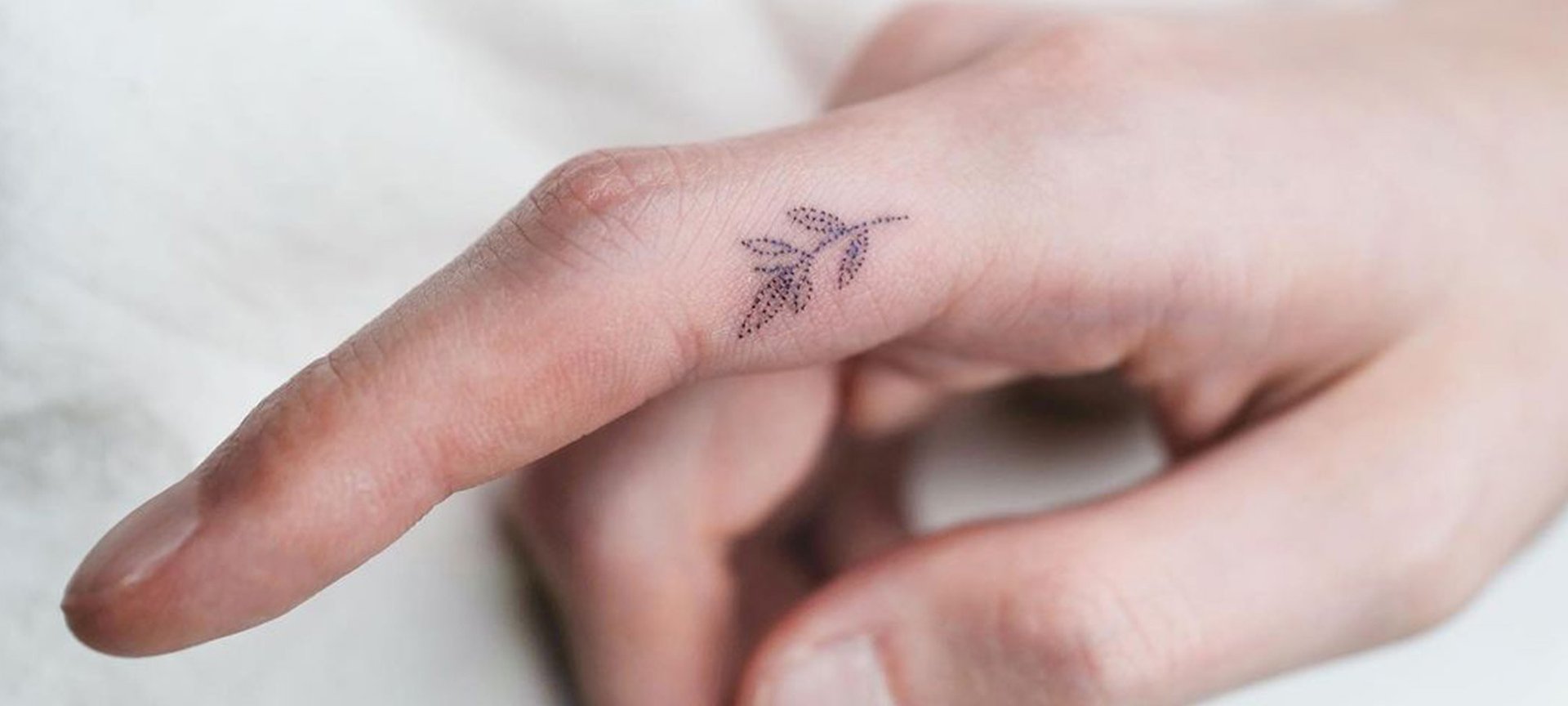 12 Subtle And Dainty Designs For Tattoos On Fingers