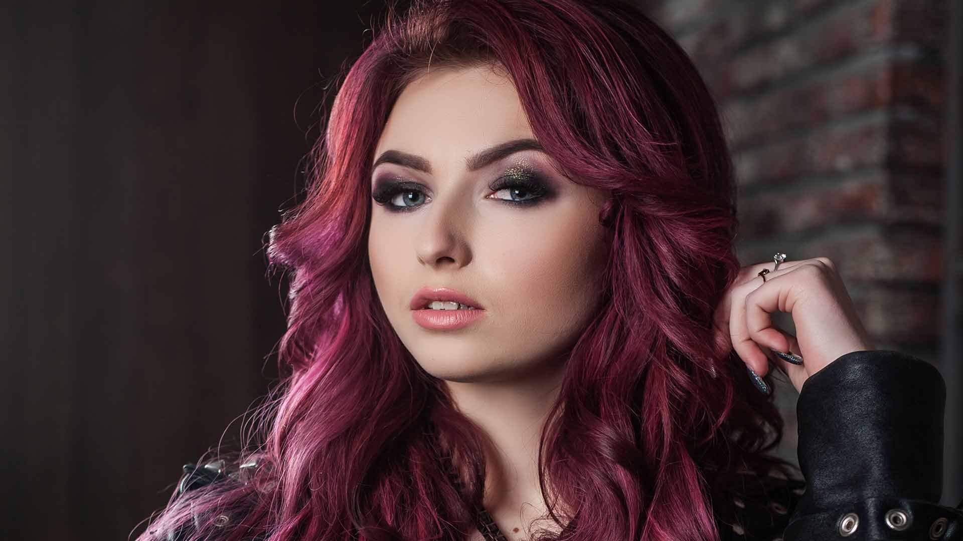 How To Achieve Maroon Hair Color The Right Way: A Guide