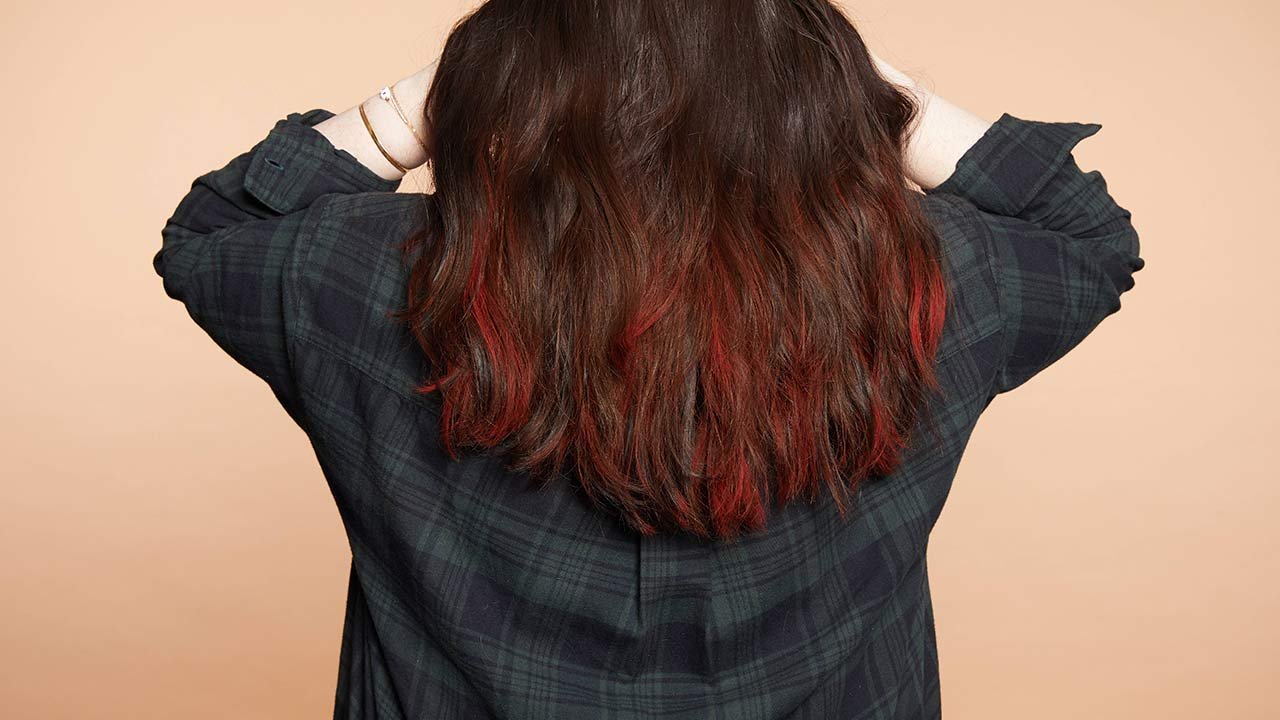 https://www.lorealparisusa.com/-/media/project/loreal/brand-sites/oap/americas/us/beauty-magazine/articles/how-to-get-ombre-red-hair/loreal-paris-bmag-article-how-to-get-red-ombre-hair-d.jpg?rev=64801e29a0784952939402c5b7f249d5
