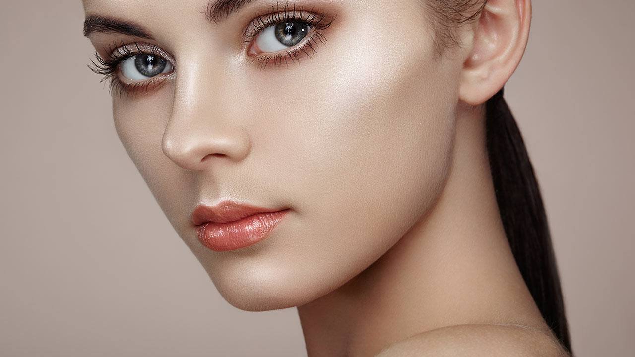 Makeup: the New Highlighting Technique - Paris